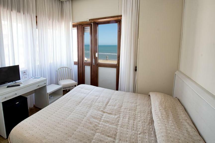 Hotel Scacciapensieri Nettuno Exterior foto